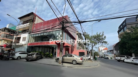 ផ្ទះកែងសម្រាប់លក់ នៅសង្កាត់ចតុមុខ |  Corner House for Sale in Sangkat Chaktomok