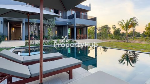 6-Bedroom Villa with Pool for Rent in Siem Reap, Sam Bour Commune