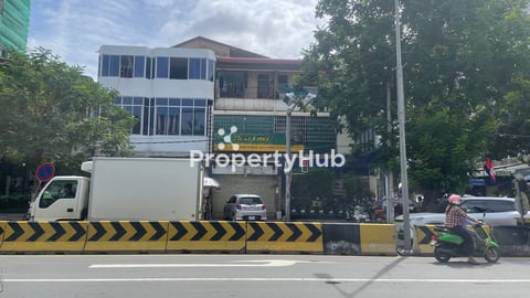 Modern Shophouse for Rent on Mao Sae Tung Boulevard