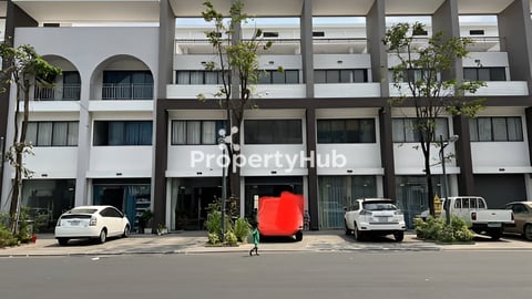 ផ្ទះអាជីវកម្មលក់ (Shop House urgent sale)