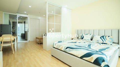 Beautiful Studio Apartment on the 16th Floor Olympia City Condominium