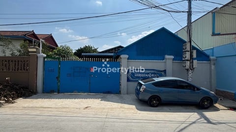 ដីនិងឃ្លាំងសំរាបលក់បន្ទាន់ ក្បែរវិទ្យាល័យទួលអំពិល ខណ្ឌដង្កោ