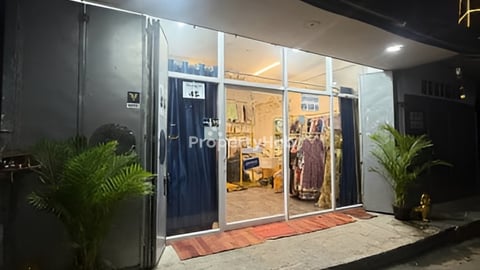 សេងហាងខោអាវ​ មានលុយកក់150$តូបជួល150$​ ទីតាំងកែងផ្លូវធំ