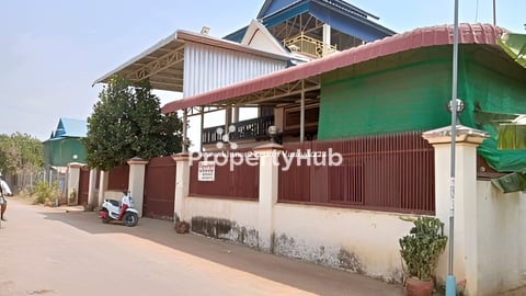 ផ្ទះលក់បន្ទាន់ពីរល្វែងជាប់គ្នាទាំងដីទាំងផ្ទះទាំងដី