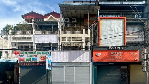 4 Bedroom Shophouse For Rent in BKK3