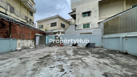 ដីសម្រាប់ជួល នៅជិតរង្វង់មូលផ្សារដើមថ្កូវ