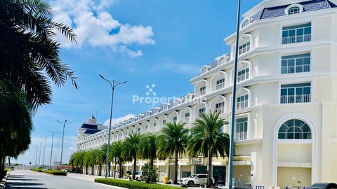 ផ្ទះអាជីវកម្មលើផ្លូវរដ្ឋ២០ម៉ែត