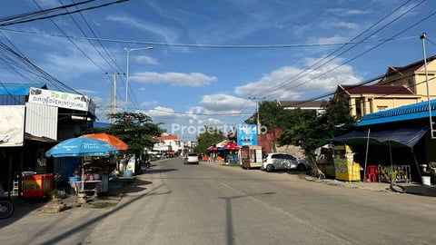 ដីអាជីវកម្មលើផ្លូវ2011ជិតវត្តឈូកវ៉ា