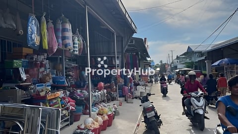 ផ្ទះក្នុងតំបន់ទីប្រជុំជន ជាប់រោងចក្រជាច្រើន