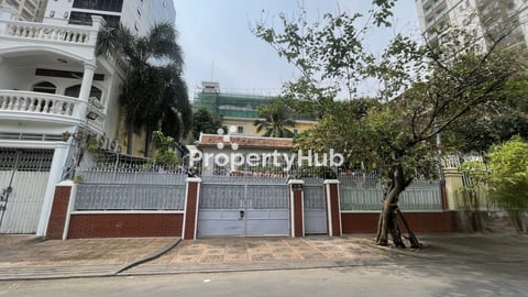Detached Wooden House for Sale in Khan Daun Penh
