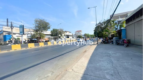 ឃ្លាំងជួលនៅលើផ្លូវជាតិលេខ2