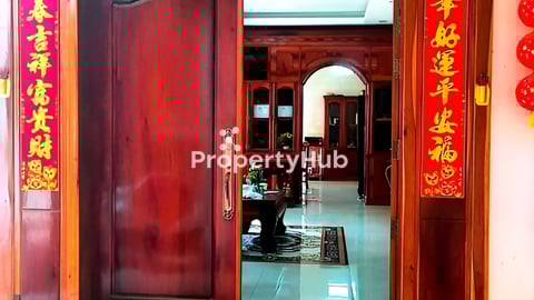 ផ្ទះនិងឃ្លាំងលក់បន្ទាន់ខ្លាំង