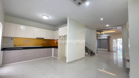 វិឡាភ្លោះសំរាបលក់បន្ទាន់ ក្នុងបុរីប៉េងហ៊ួតបឹងស្នោ