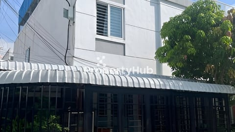 ផ្ទះកែងប្លង់រឹងដូរជាមួយឡានតម្លៃប្រហាក់ប្រហែល6មុឺនជាង