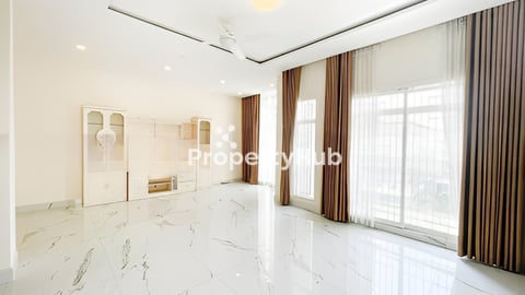 វីឡាឃ្វីនលក់បន្ទាន់នៅវ៉ារីណា