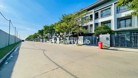 🏘 វីឡាកូនកាត់ ខាង(LA) ក្នុងបុរី ជីបម៉ុង​60ម ត្រូវការលក់បន្ទាន់ខ្លាំង​ (កូដ: A05