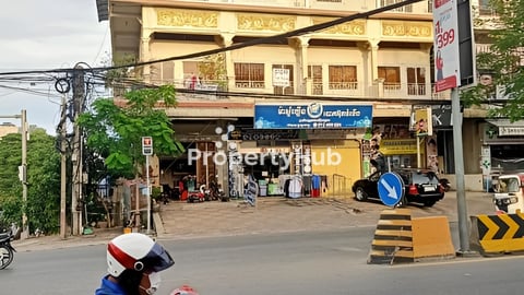 ផ្ទះលក់ទាំង4ល្វែង(កែងផ្លូវ271)