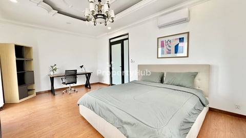 3bed price 1100$ ,size 150m2 at BKK1