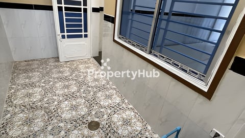 ផ្ទះអាជីវកម្មលក់ បន្ទាន់ ក្បែរផ្សារបែកចាន