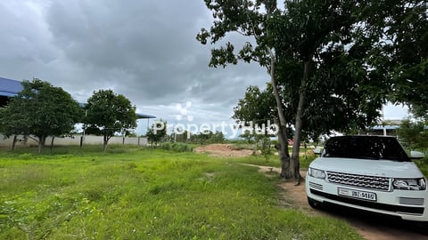 (លក់បន្ទាន់) 2390ការ៉េ ដីលើផ្លូវជាតិកៅស៊ូលេខ 142  ទំហំ40ម៉ែត្រ តំបន់គំរោងរោងចក្រធំៗ