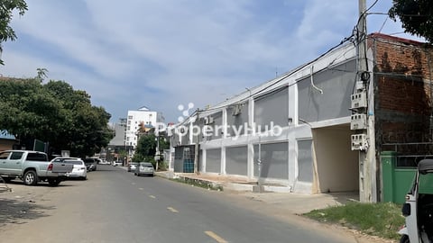 ដីសំរាប់លក់បន្ទាន់នៅទួលគោក មានចំណូលពីការជួល$3,000/ខែ