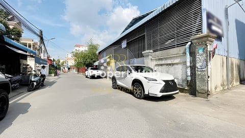 ដីឃ្លាំងសម្រាប់លក់ នៅសង្កាត់ផ្សារដើមថ្កូវ