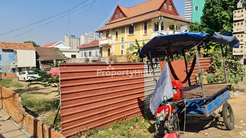 ដីជ្រោយចង្វារ ជាប់ផ្លូវធំ ជាប់មាត់ទន្លេ មេគង្គ លក់បន្ទាន់ 20m×30m លក់បន្ទាន់ តំល