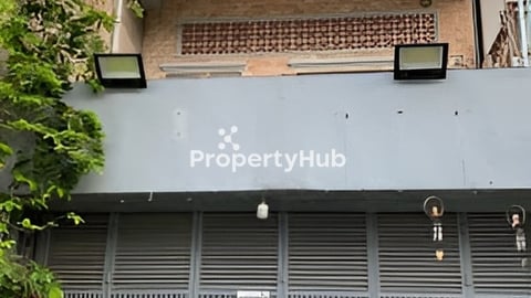 ផ្ទះនៅច្បារអំពៅផ្លូវជាតិលេខ1នៅទល់មុខធានាគារអេសុីលីដារតំលៃល្អ