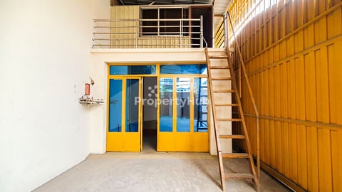 Warehouse for Rent on Street 2004