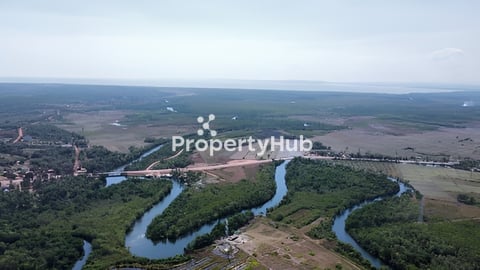 Land in Koh Kong a few minutes from the beach