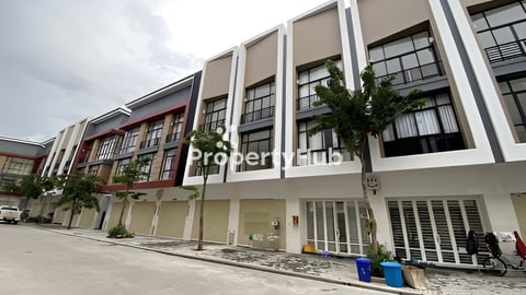 ផ្ទះអាជីវកម្មលក់បន្ទាន់-Shop House D for sale (មុខសួនបណ្ដោះអាសន្ន)