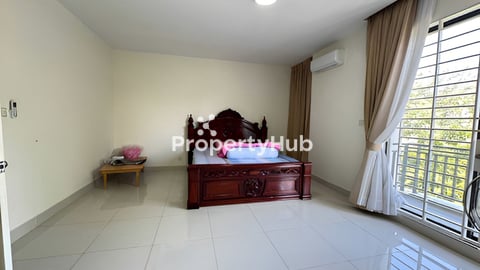 វីឡាភ្លោះ​Aសម្រាប់លក់ នៅបុរីប៉េងហួត ដឹស្តាដាយមិន