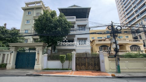 Elegant 3 Storey Family Villa in the Heart of Tuek Lak 1 For Sale