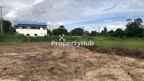 ដីជាប់ផ្លូវលេខ 104 លក់ក្រោមតម្លៃទីផ្សារ