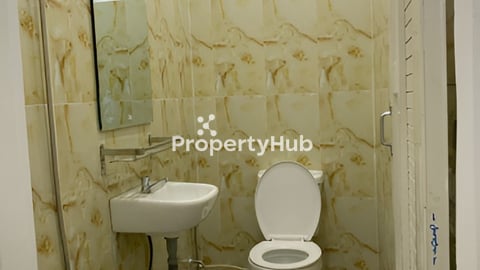 ឃ្លាំង​លក់