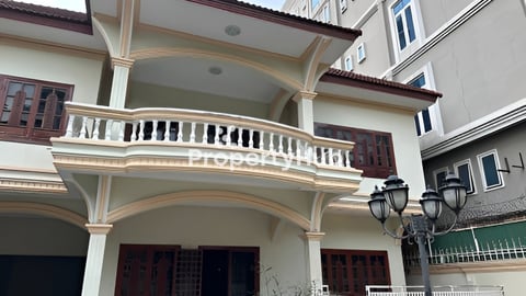 វីឡាអាងទឹកសម្រាប់ជួល នៅបឹងកេងកង១