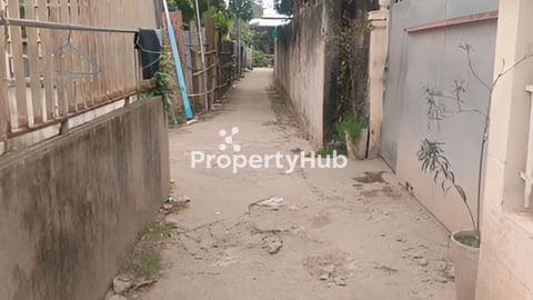 ផ្ទះឈើលើថ្មក្រៅ