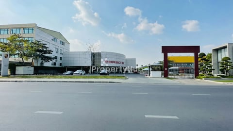 Commercial Warehouse for Rent along Main Road close to old Airport