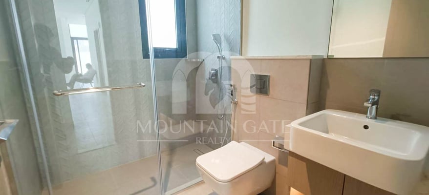 brand-new-single-row-close-to-park-mountain-gate-realty-mg-r-4998