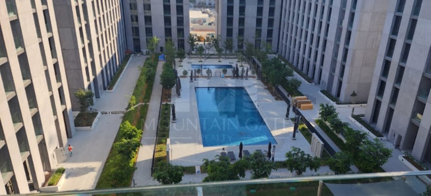 vacant-large-space-pool-view-balcony-mountain-gate-realty-mg-s-4838