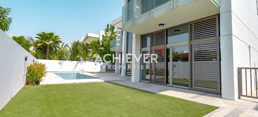 best-priced-vacant-villa-contemporary-style-achiever-properties-llc-achiever-7006910