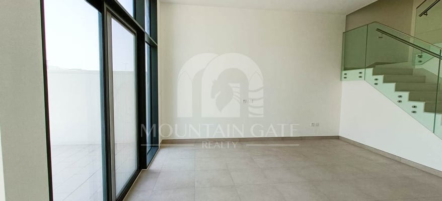 brand-new-single-row-close-to-park-mountain-gate-realty-mg-r-4998