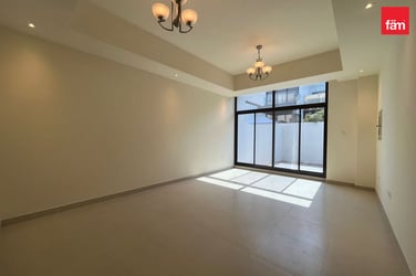 CLOSE TO PARK AND AMENITIES | VACANT | 4 CHEQUES image 1