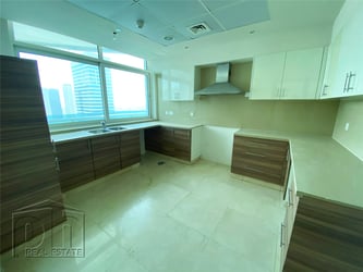 3 Bed + Maids | Partial Marina | Vacant image 2