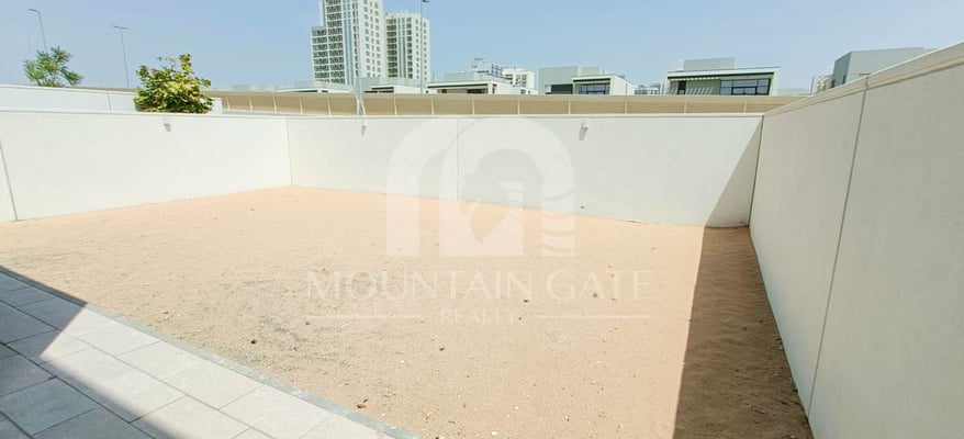 brand-new-single-row-close-to-park-mountain-gate-realty-mg-r-4998