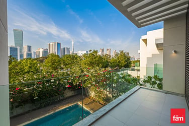 Single Row | Contemporary 5Beds | Burj View image 3