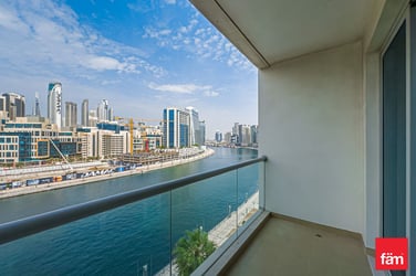 Stunning Lake and Burj View 1 Bed Apartment image 3