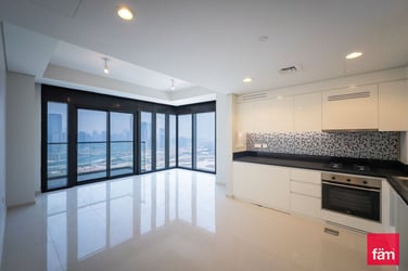 High-floor Corner Unit Dubai Canal and Sea Views image 2