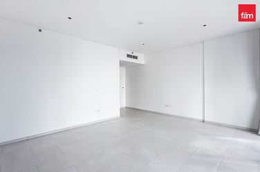 Large Layout Studio | Modern Design | Rented image 2