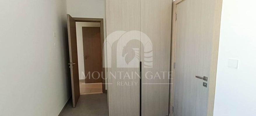 brand-new-single-row-close-to-park-mountain-gate-realty-mg-r-4998